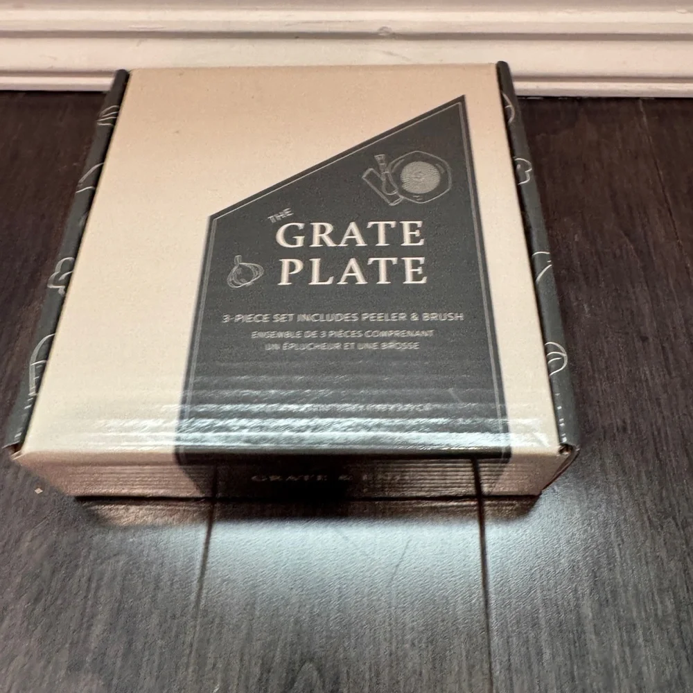 NWT The Grate Plate Green 3-Piece Set Peeler Brush Garlic